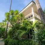 Ark Bar Beach Resort